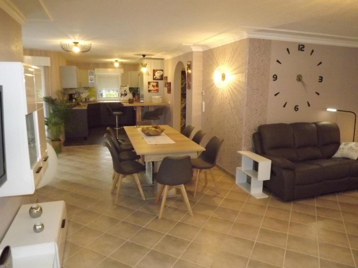 Großzügige Ferienwohnung am Waldesrand im Seenland Lauta Exterior foto